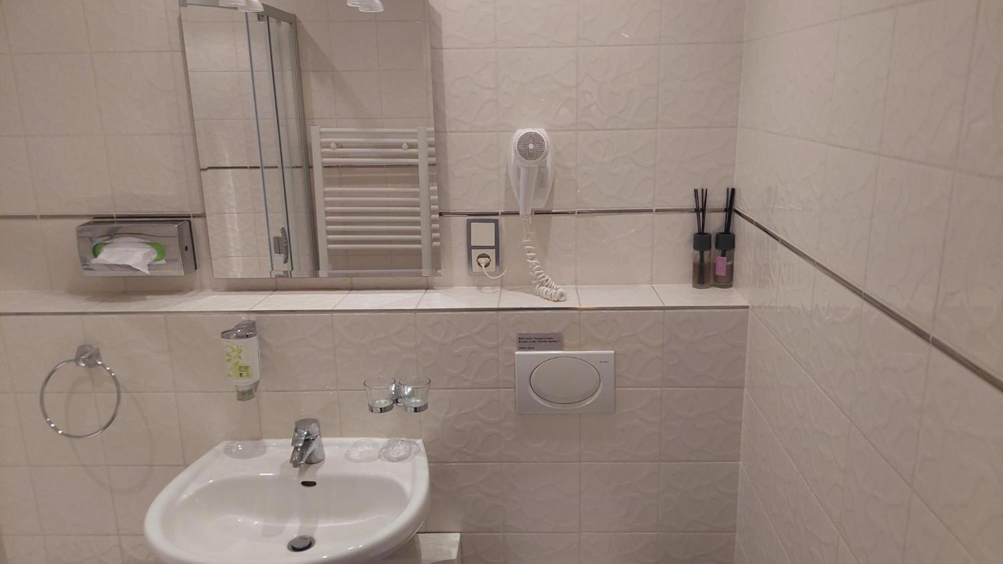 Die Villa, Zimmer 26, Dz Leverkusen Bagian luar foto
