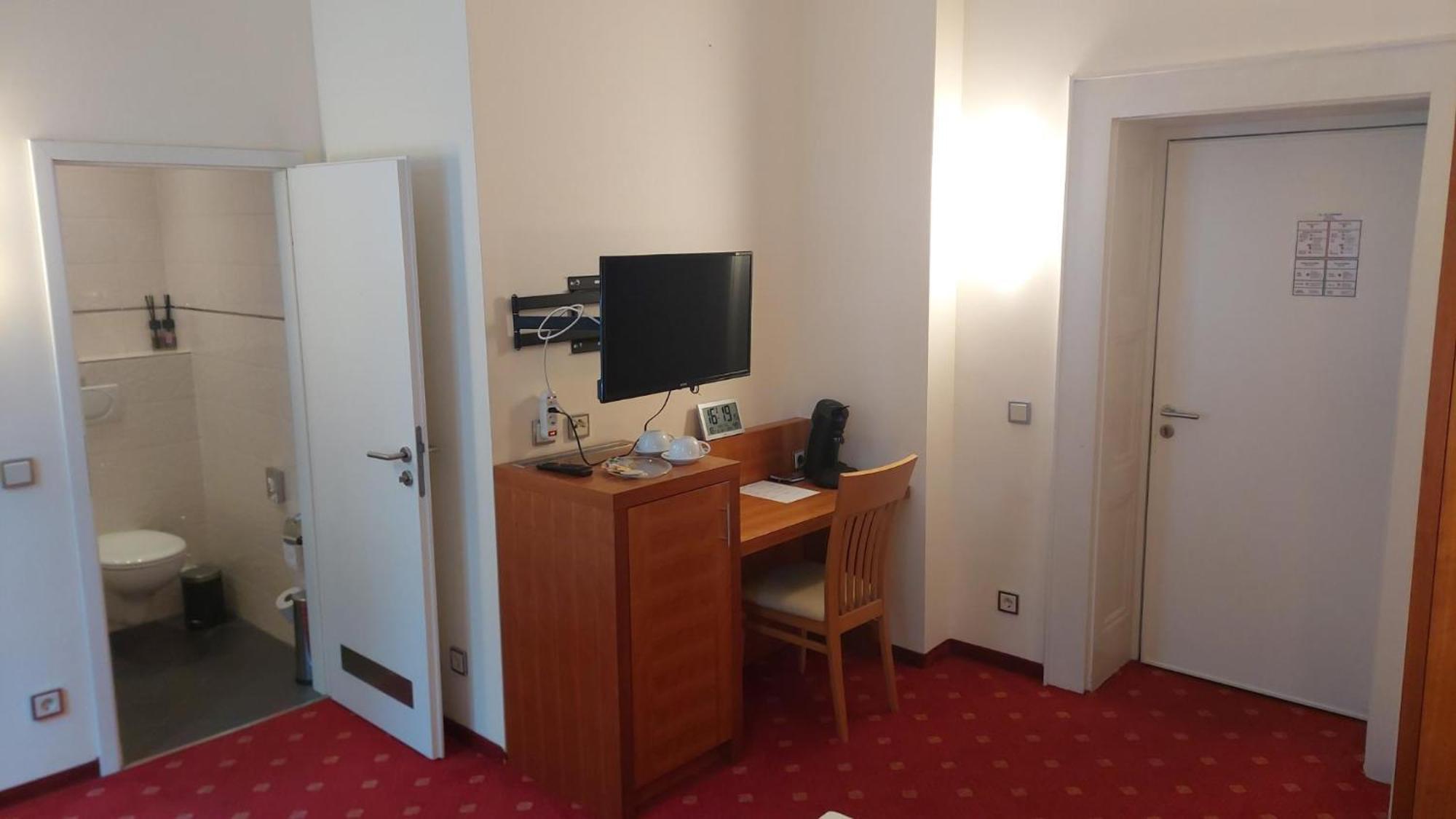 Die Villa, Zimmer 26, Dz Leverkusen Bagian luar foto